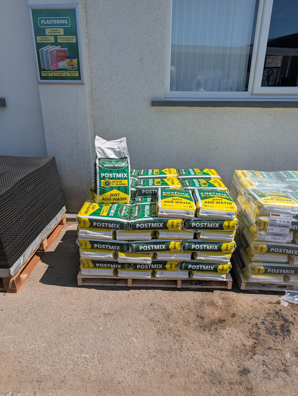 Pallet of Wern-Wood 20kg rapid set Postmix bags